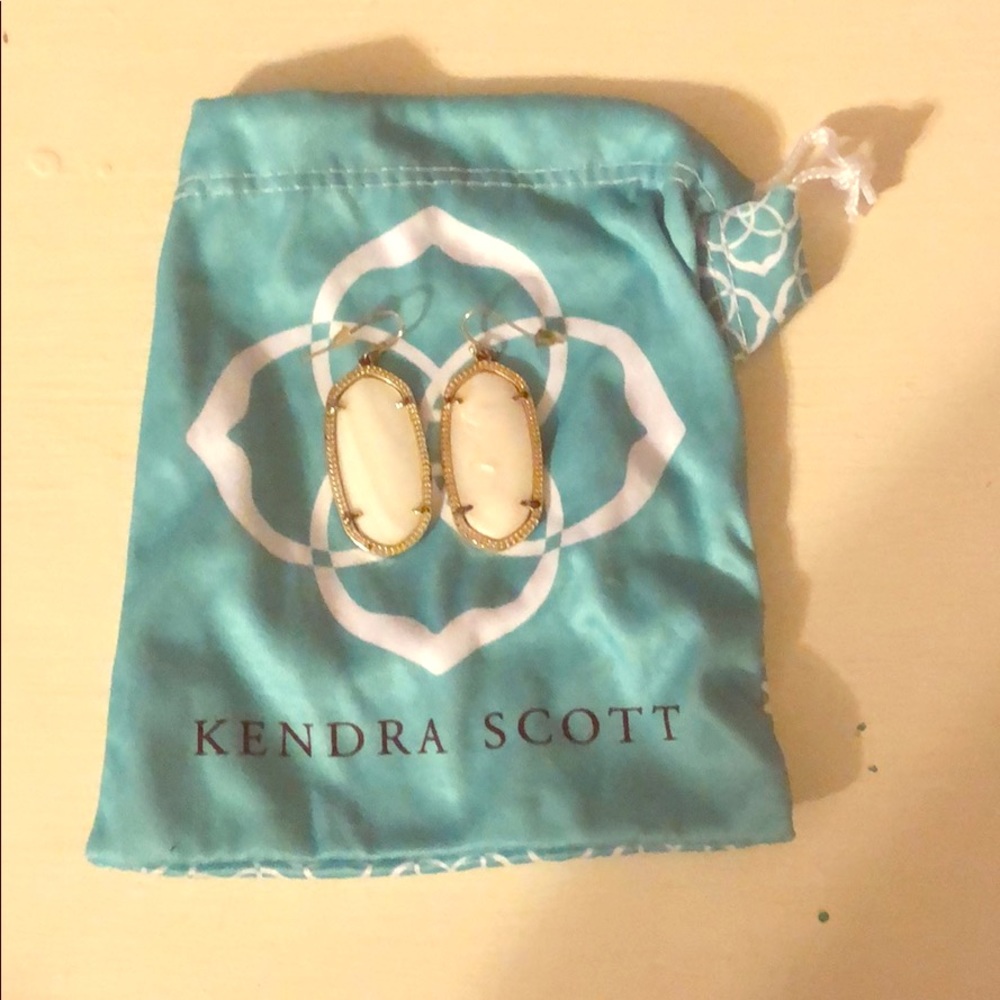 Kendra Scott Elle earrings white